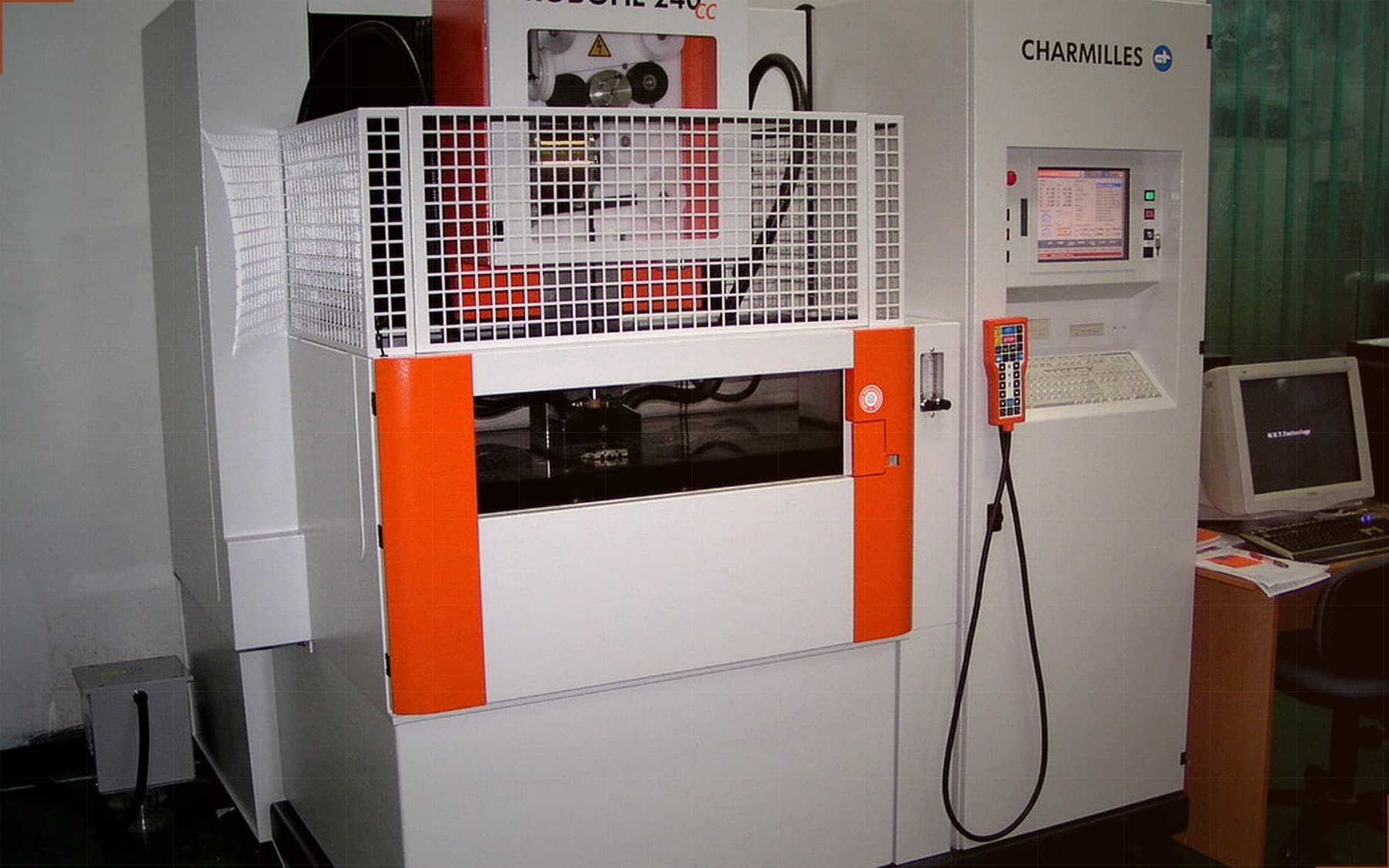 Wire EDM cutting machine